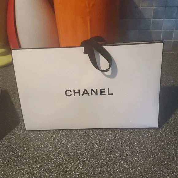 Chanel White Gift Boxes - Picture 10 of 14